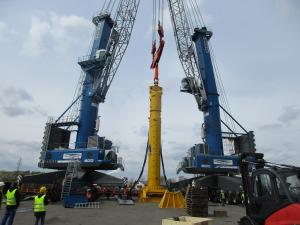 Load out of 600 ton Menck Pile Hammer in Hamburg, 2016 